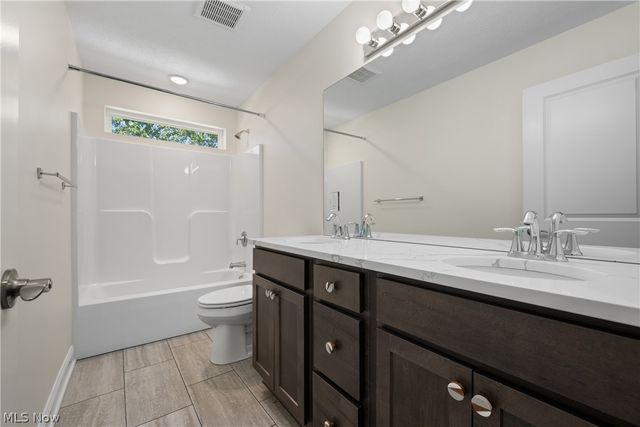 3675 Washington Park Boulevard, Newburgh Heights, OH 44105