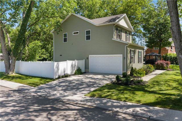 3675 Washington Park Boulevard, Newburgh Heights, OH 44105