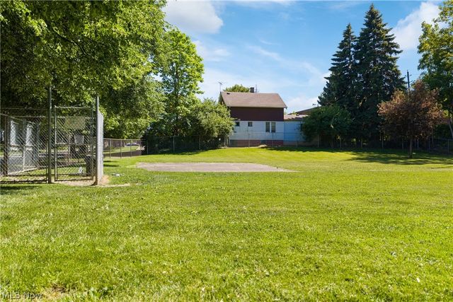 3675 Washington Park Boulevard, Newburgh Heights, OH 44105