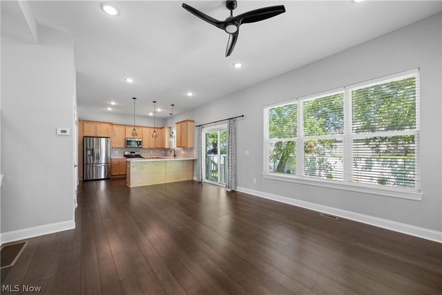 3675 Washington Park Boulevard, Newburgh Heights, OH 44105