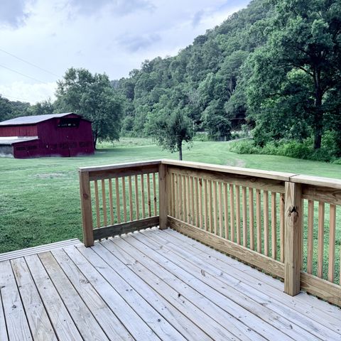 2625 Wartrace Hwy, Whitleyville, TN 38588