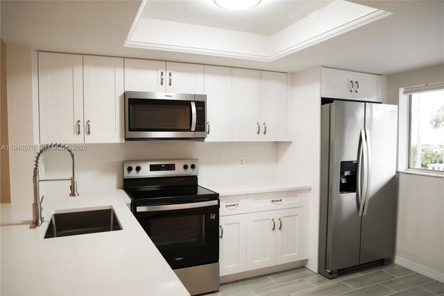 2385 Naples Trace Cir 5, Naples, FL 34109