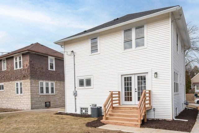 5821 W Wells STREET, Wauwatosa, WI 53213