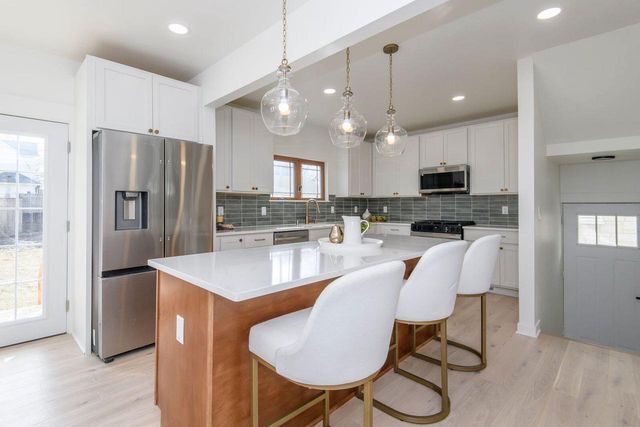 5821 W Wells STREET, Wauwatosa, WI 53213