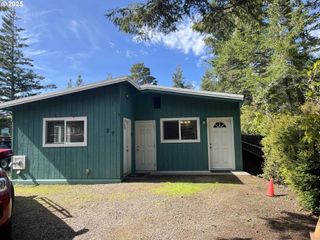 29 Easy St, Florence, OR 97439