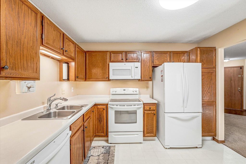 10938 Quebec Avenue S, Bloomington, MN 55438 — photo 5