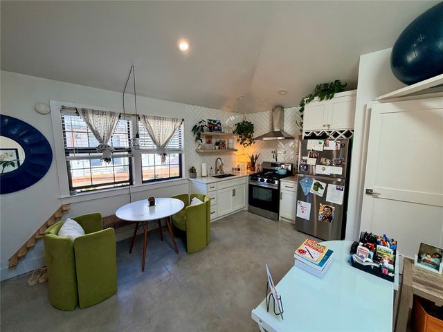 315 Easton Road B, Dallas, TX 75218