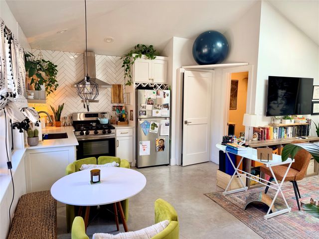 315 Easton Road B, Dallas, TX 75218