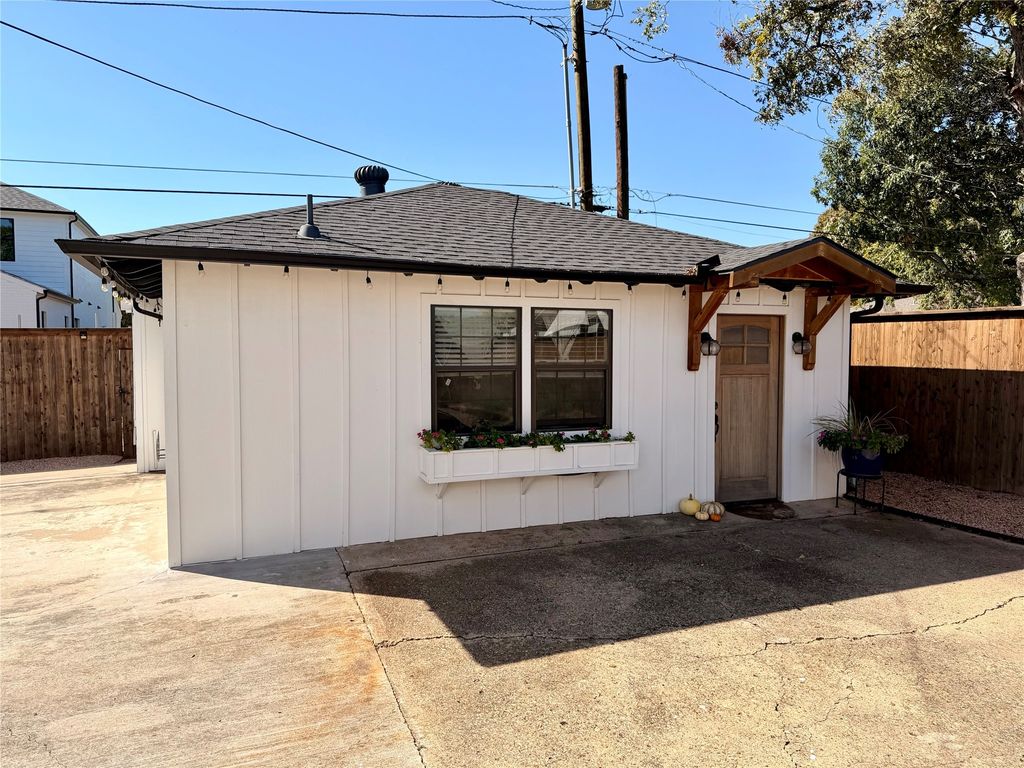 315 Easton Road B, Dallas, TX 75218