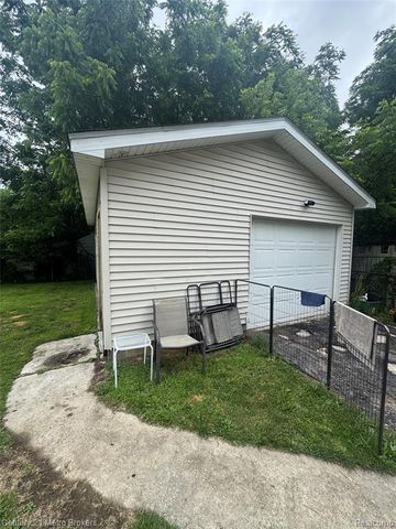1124 W Parkwood Avenue, Flint, MI 48507