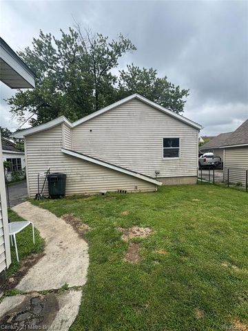 1124 W Parkwood Avenue, Flint, MI 48507