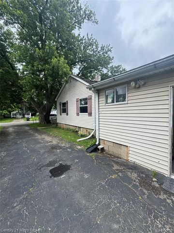 1124 W Parkwood Avenue, Flint, MI 48507