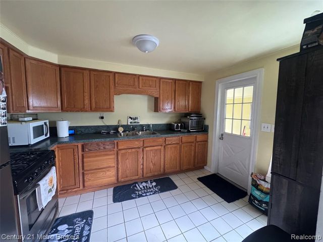 1124 W Parkwood Avenue, Flint, MI 48507