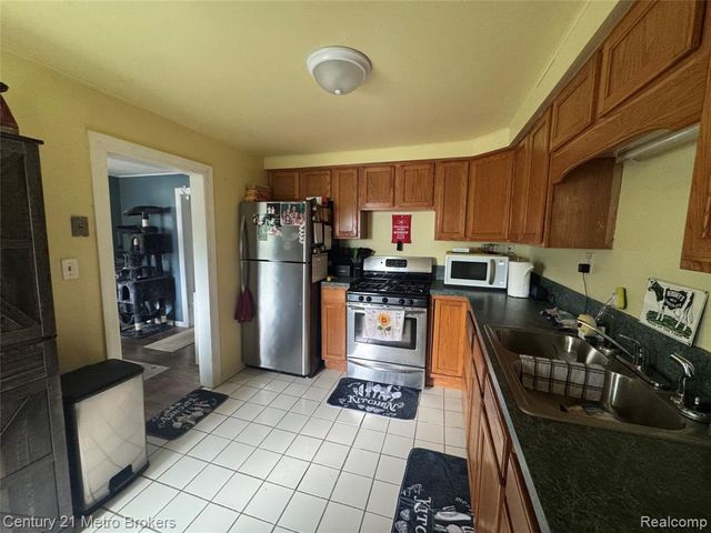 1124 W Parkwood Avenue, Flint, MI 48507