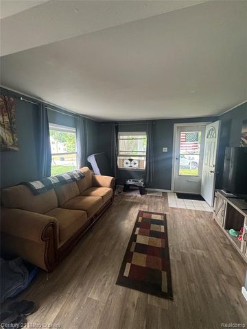 1124 W Parkwood Avenue, Flint, MI 48507