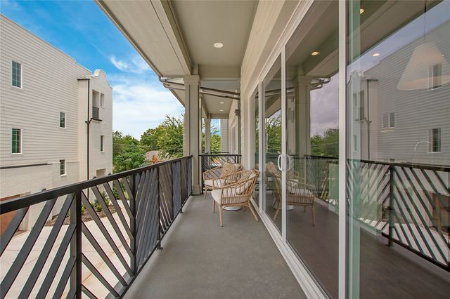 1029 Mobile Street, Dallas, TX 75208