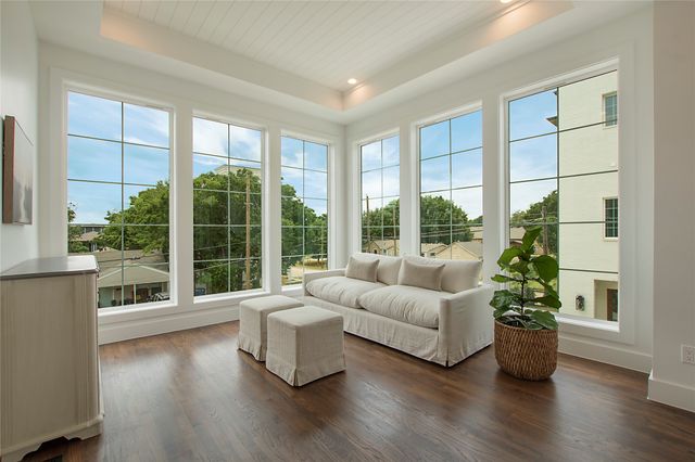 1029 Mobile Street, Dallas, TX 75208