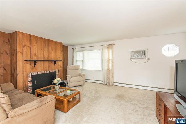 237 Skyline Lake Drive, Ringwood, NJ 07456