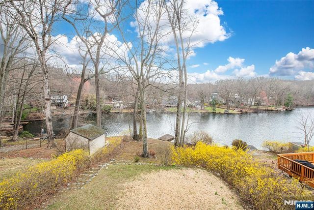 237 Skyline Lake Drive, Ringwood, NJ 07456