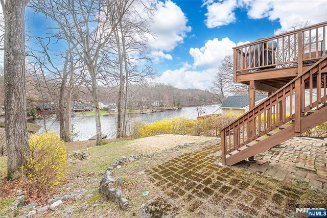 237 Skyline Lake Drive, Ringwood, NJ 07456