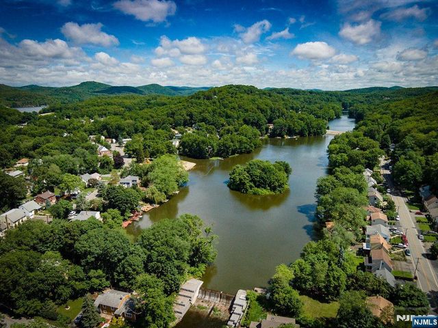 237 Skyline Lake Drive, Ringwood, NJ 07456