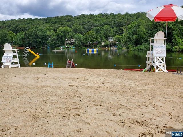 237 Skyline Lake Drive, Ringwood, NJ 07456