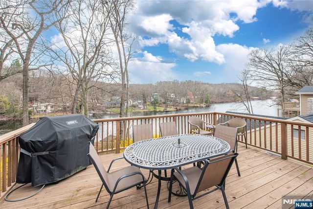 237 Skyline Lake Drive, Ringwood, NJ 07456