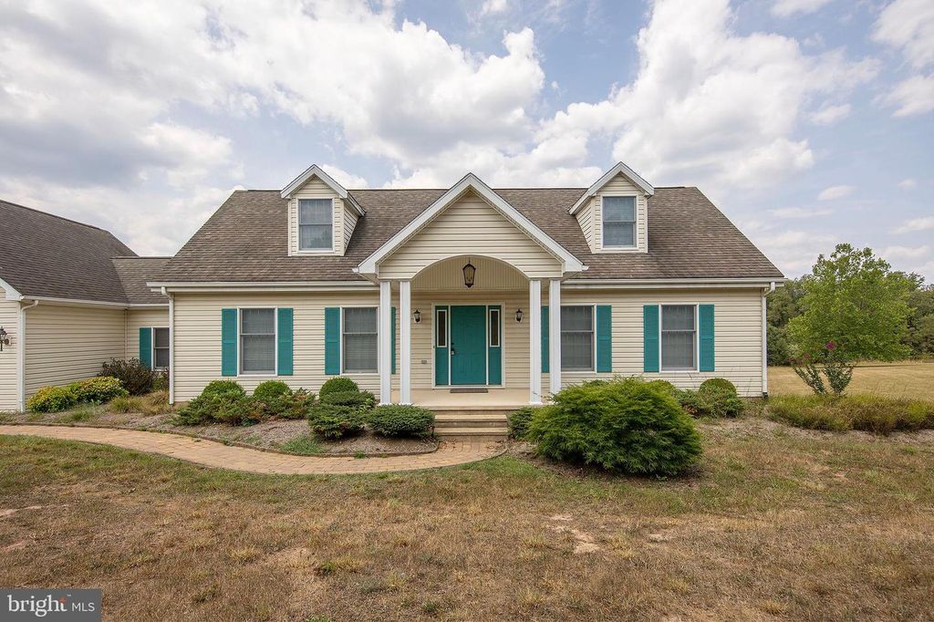 317 STRAWBERRY LN, Augusta, WV 26704