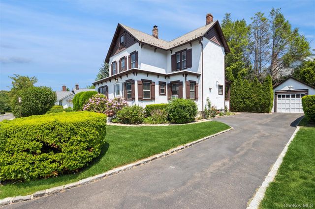 17 Crampton Avenue, Great Neck, NY 11023