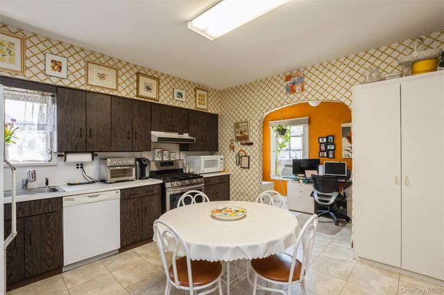 17 Crampton Avenue, Great Neck, NY 11023