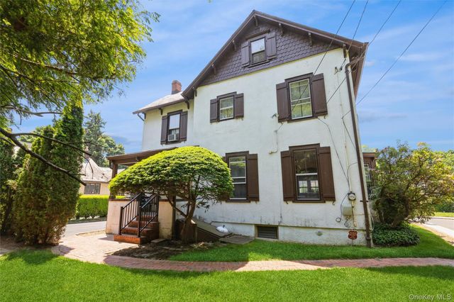 17 Crampton Avenue, Great Neck, NY 11023