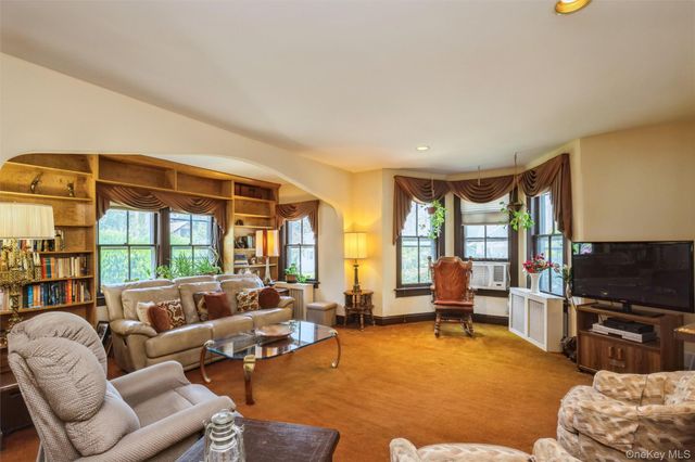 17 Crampton Avenue, Great Neck, NY 11023