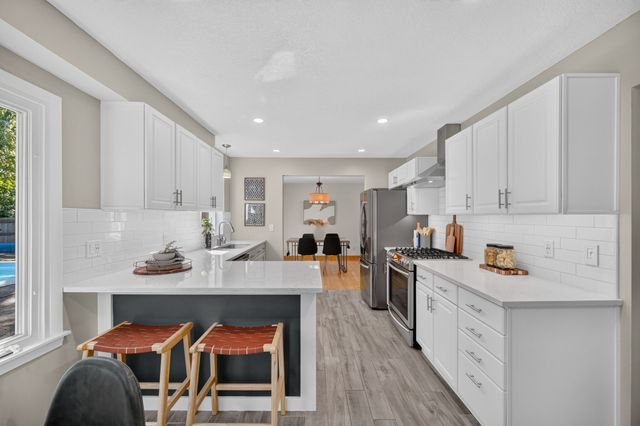 129 Lincoln Place Drive, Des Moines, IA 50312