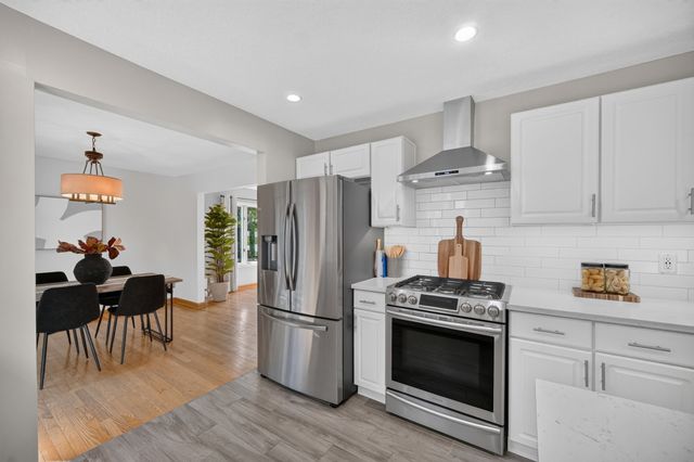 129 Lincoln Place Drive, Des Moines, IA 50312