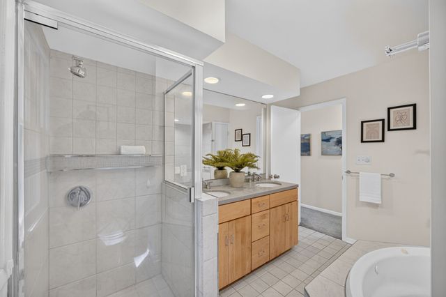 129 Lincoln Place Drive, Des Moines, IA 50312