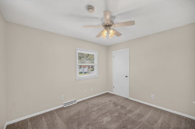 129 Lincoln Place Drive, Des Moines, IA 50312