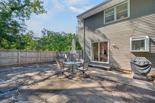 129 Lincoln Place Drive, Des Moines, IA 50312