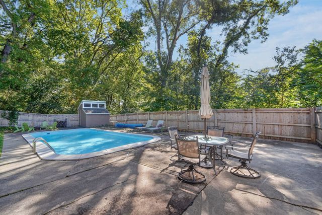 129 Lincoln Place Drive, Des Moines, IA 50312