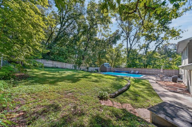 129 Lincoln Place Drive, Des Moines, IA 50312