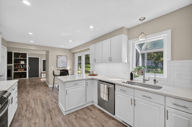 129 Lincoln Place Drive, Des Moines, IA 50312