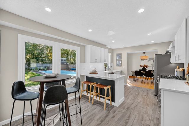 129 Lincoln Place Drive, Des Moines, IA 50312