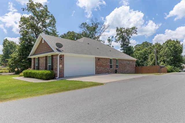 1 Embleton Drive, Bella Vista, AR 72714