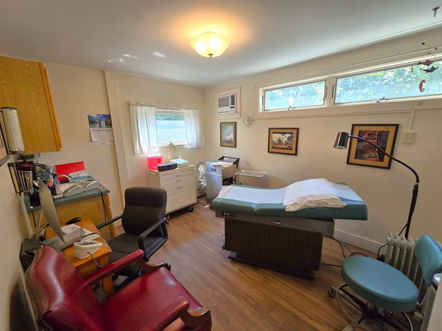 1027 Western Avenue, Brattleboro, VT 05301