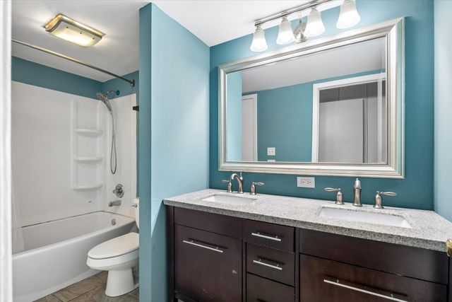 363 CEDAR TREE Court 363, Hoffman Estates, IL 60169
