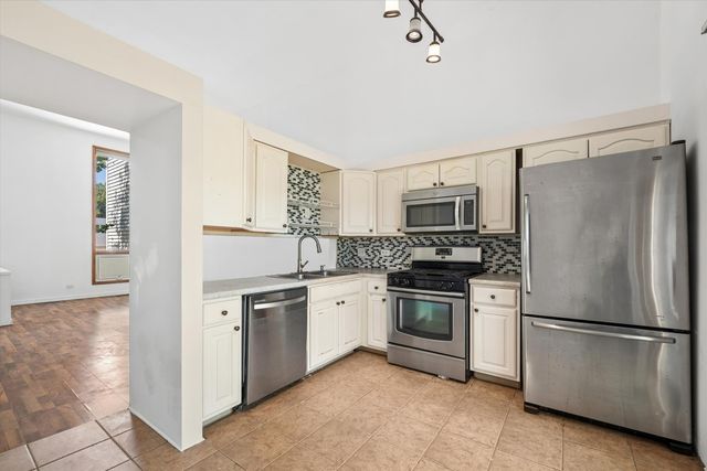 363 CEDAR TREE Court 363, Hoffman Estates, IL 60169
