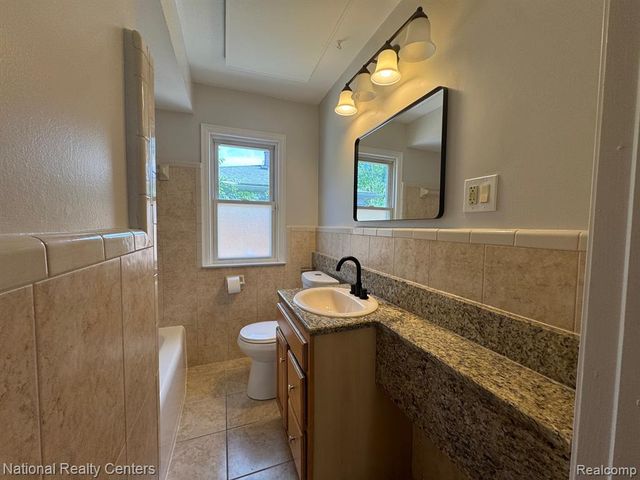 28111 Brentwood Street, Southfield, MI 48076