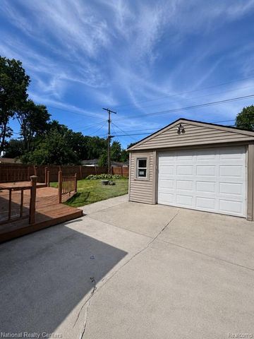 28111 Brentwood Street, Southfield, MI 48076