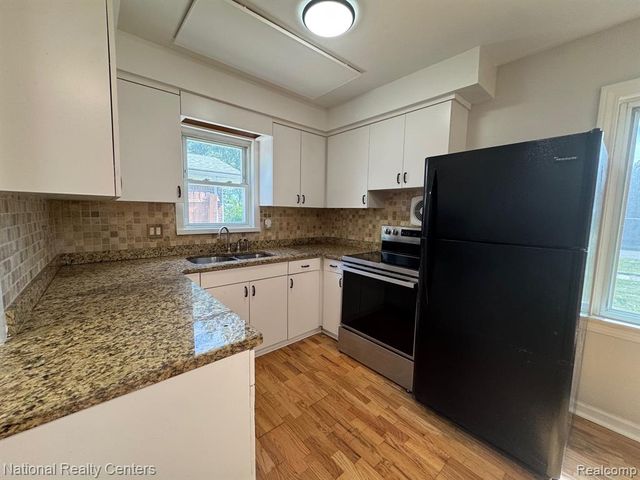 28111 Brentwood Street, Southfield, MI 48076
