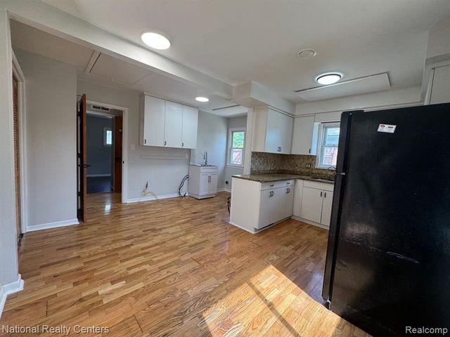 28111 Brentwood Street, Southfield, MI 48076