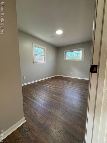 28111 Brentwood Street, Southfield, MI 48076